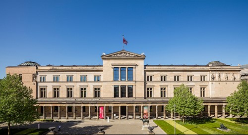 エジプト博物館がある新博物館の外観 (C) Staatliche Museen zu Berlin / photo: David von Becker