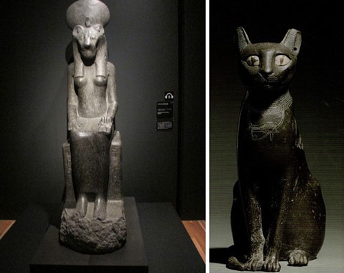 左）《セクメト女神座像》（前1388～前1351年頃）右）《バステト女神座像》（前610～前595年頃） (C) Staatliche Museen zu Berlin, Ägyptisches Museum und Papyrussammlung / S. Steisß